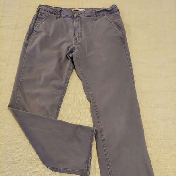 SALE! Pre-Loved Men's Signature Levi Strauss Pants- 34/32 - Picture 8 of 8